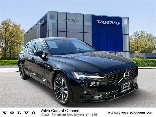 2022 Volvo S60 Momentum AWD photo