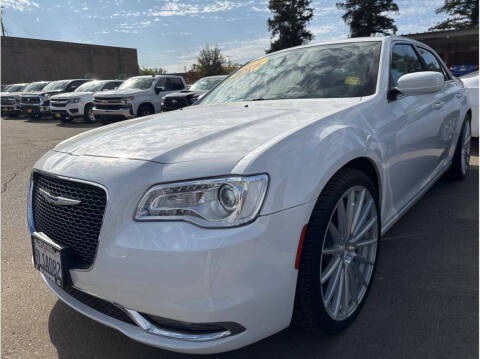 2019 Chrysler 300 Touring RWD photo