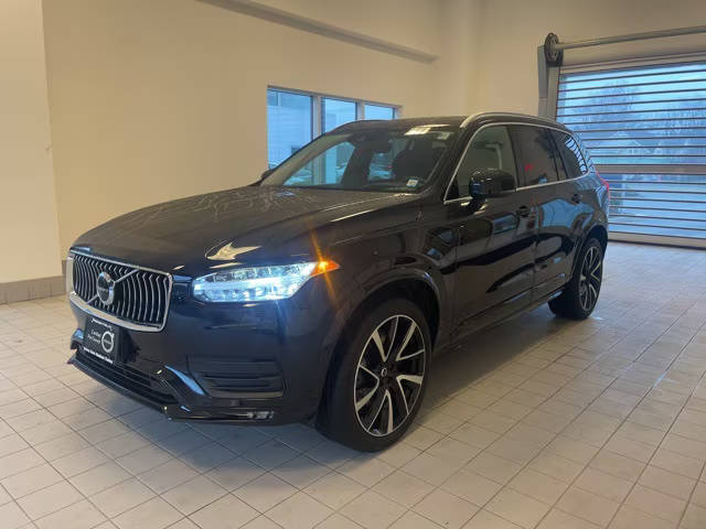 2022 Volvo XC90 Momentum AWD photo