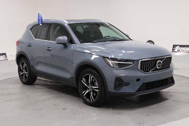 2023 Volvo XC40 Plus Bright Theme AWD photo