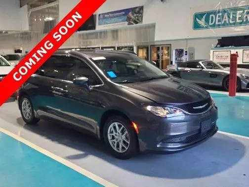 2021 Chrysler Voyager LX FWD photo