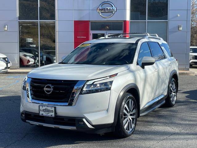 2022 Nissan Pathfinder Platinum 4WD photo