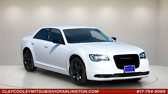 2022 Chrysler 300 Touring RWD photo