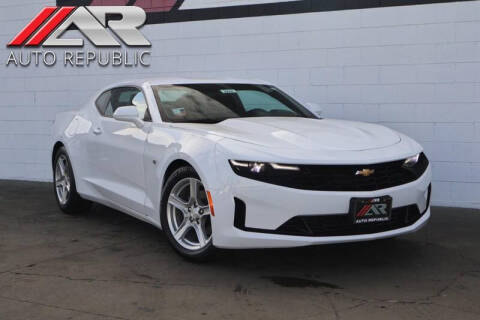 2020 Chevrolet Camaro 1LT RWD photo