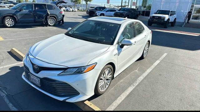 2018 Toyota Camry Hybrid XLE FWD photo