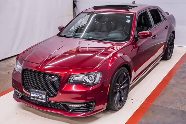 2023 Chrysler 300 300C RWD photo