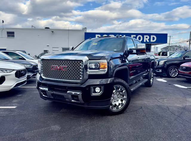 2015 GMC Sierra 2500HD Denali 4WD photo