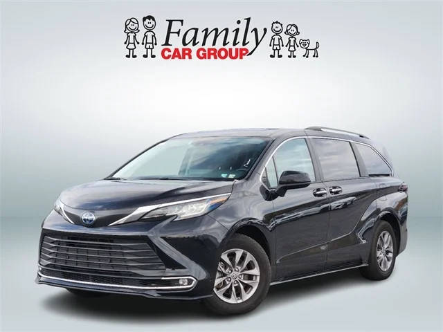 2023 Toyota Sienna XLE FWD photo