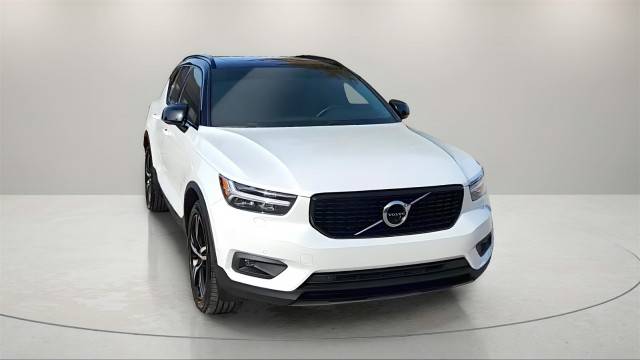 2022 Volvo XC40 R-Design AWD photo