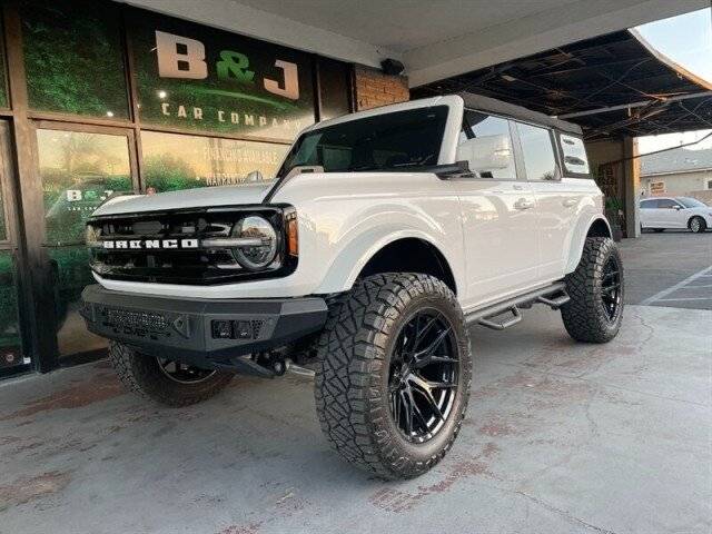 2023 Ford Bronco 4 Door Outer Banks 4WD photo
