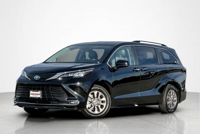 2023 Toyota Sienna XLE FWD photo