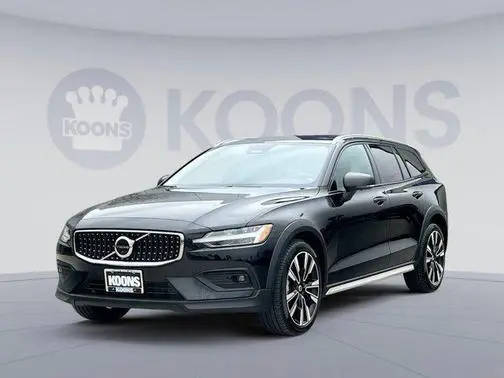 2023 Volvo V60 Cross Country Ultimate AWD photo