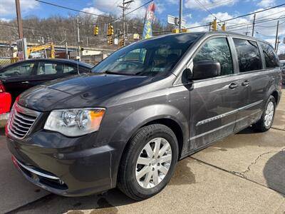 2016 Chrysler Town and Country Touring FWD photo