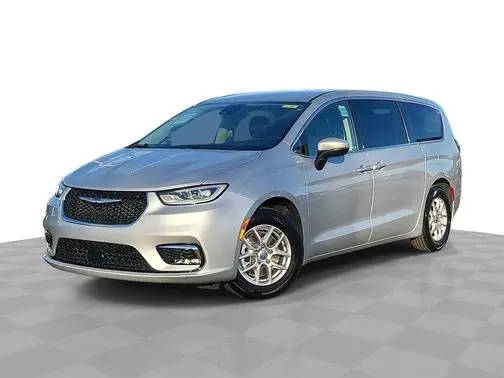 2023 Chrysler Pacifica Minivan Touring L FWD photo