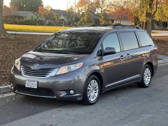 2015 Toyota Sienna XLE Premium FWD photo