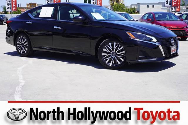 2023 Nissan Altima 2.5 SV FWD photo