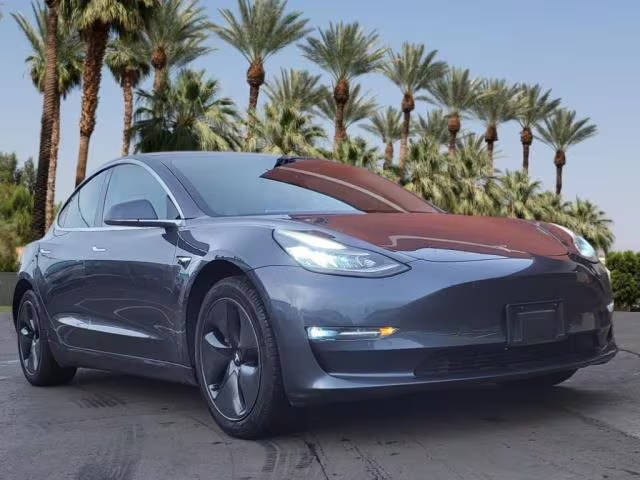 2018 Tesla Model 3 Mid Range Battery RWD photo