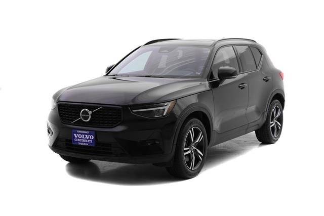 2023 Volvo XC40 Plus Dark Theme AWD photo