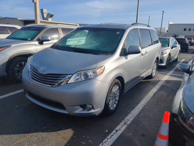 2015 Toyota Sienna XLE FWD photo