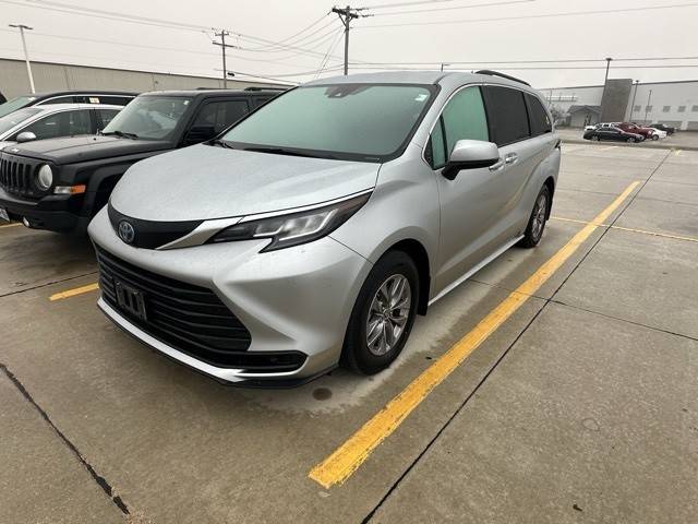 2022 Toyota Sienna LE AWD photo