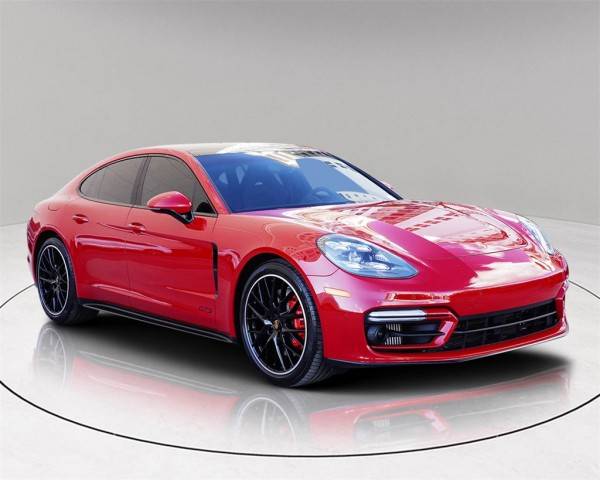 2023 Porsche Panamera GTS AWD photo