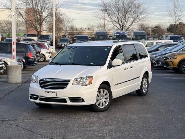 2016 Chrysler Town and Country Touring FWD photo