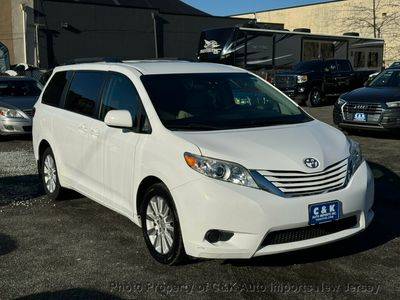 2015 Toyota Sienna LE AWD photo