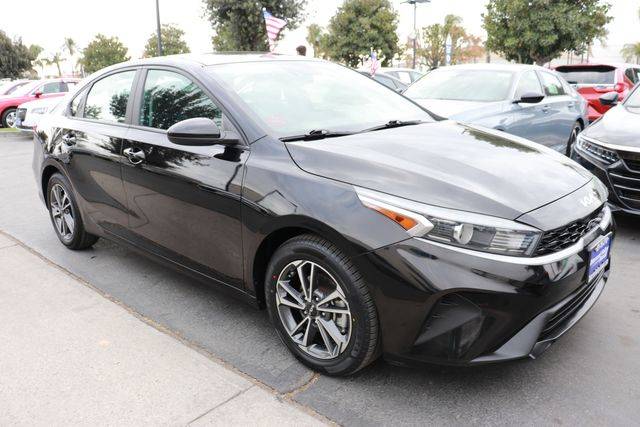 2022 Kia Forte LXS FWD photo