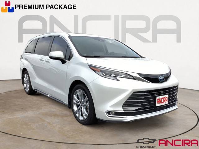 2022 Toyota Sienna Platinum FWD photo