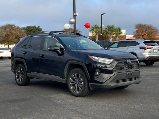 2022 Toyota RAV4 Hybrid XLE Premium AWD photo