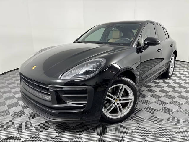 2022 Porsche Macan  AWD photo