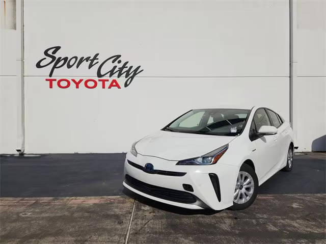 2022 Toyota Prius LE FWD photo