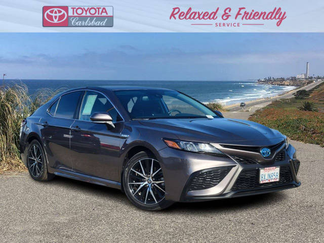 2021 Toyota Camry Hybrid SE FWD photo