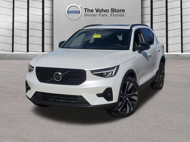 2023 Volvo XC40 Plus Dark Theme AWD photo