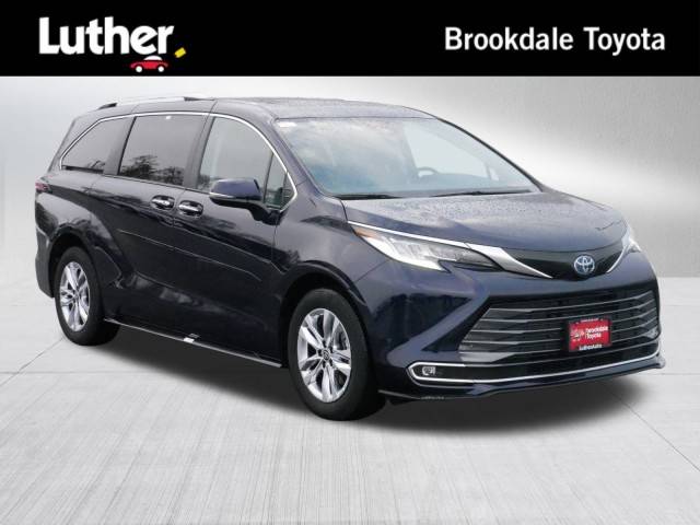 2023 Toyota Sienna Limited AWD photo