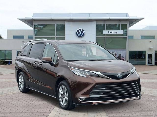 2023 Toyota Sienna Limited AWD photo