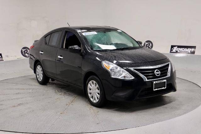 2015 Nissan Versa SV FWD photo