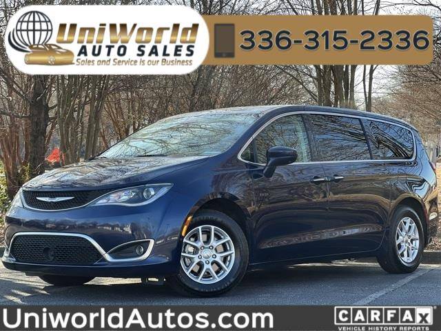 2020 Chrysler Pacifica Minivan Touring FWD photo