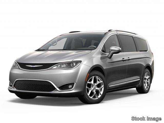 2017 Chrysler Pacifica Minivan Touring-L Plus FWD photo