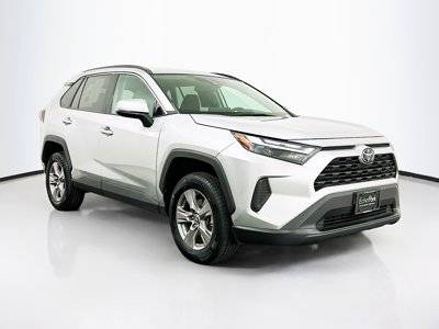 2022 Toyota RAV4 XLE AWD photo