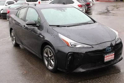 2021 Toyota Prius L Eco FWD photo