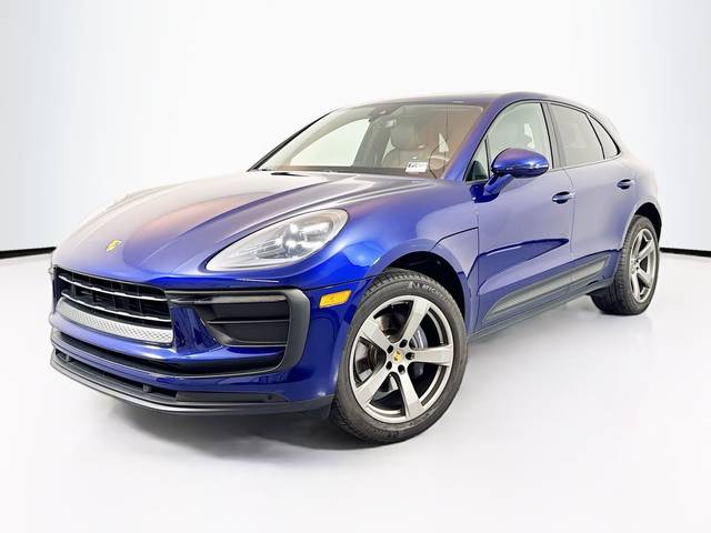 2022 Porsche Macan  AWD photo