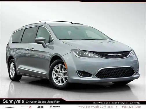 2020 Chrysler Pacifica Minivan Touring L FWD photo