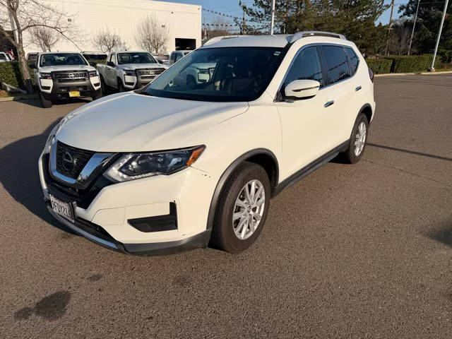 2020 Nissan Rogue SV FWD photo