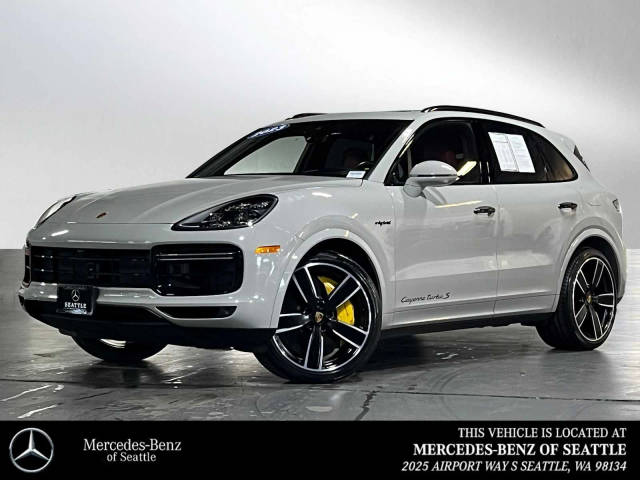 2023 Porsche Cayenne Turbo S E-Hybrid AWD photo