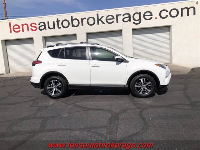 2017 Toyota RAV4 XLE AWD photo