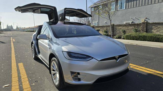 2017 Tesla Model X 100D AWD photo