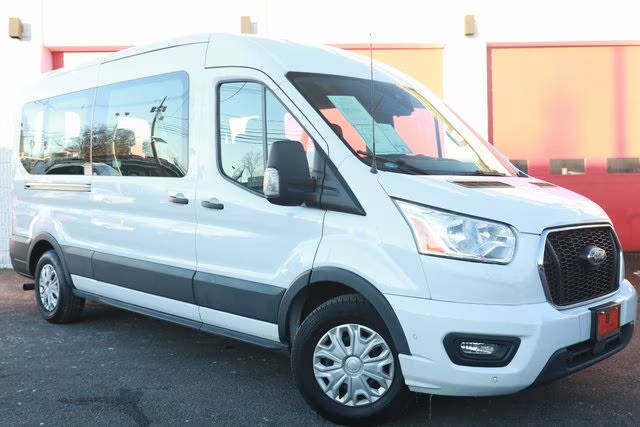 2022 Ford Transit Passenger Wagon XL RWD photo