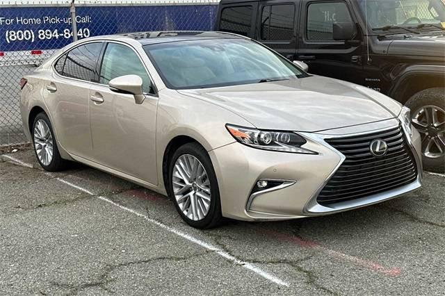 2016 Lexus ES  FWD photo