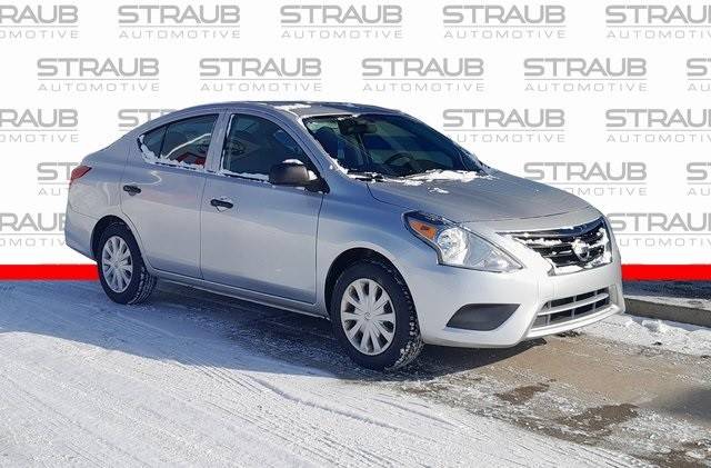 2015 Nissan Versa S FWD photo